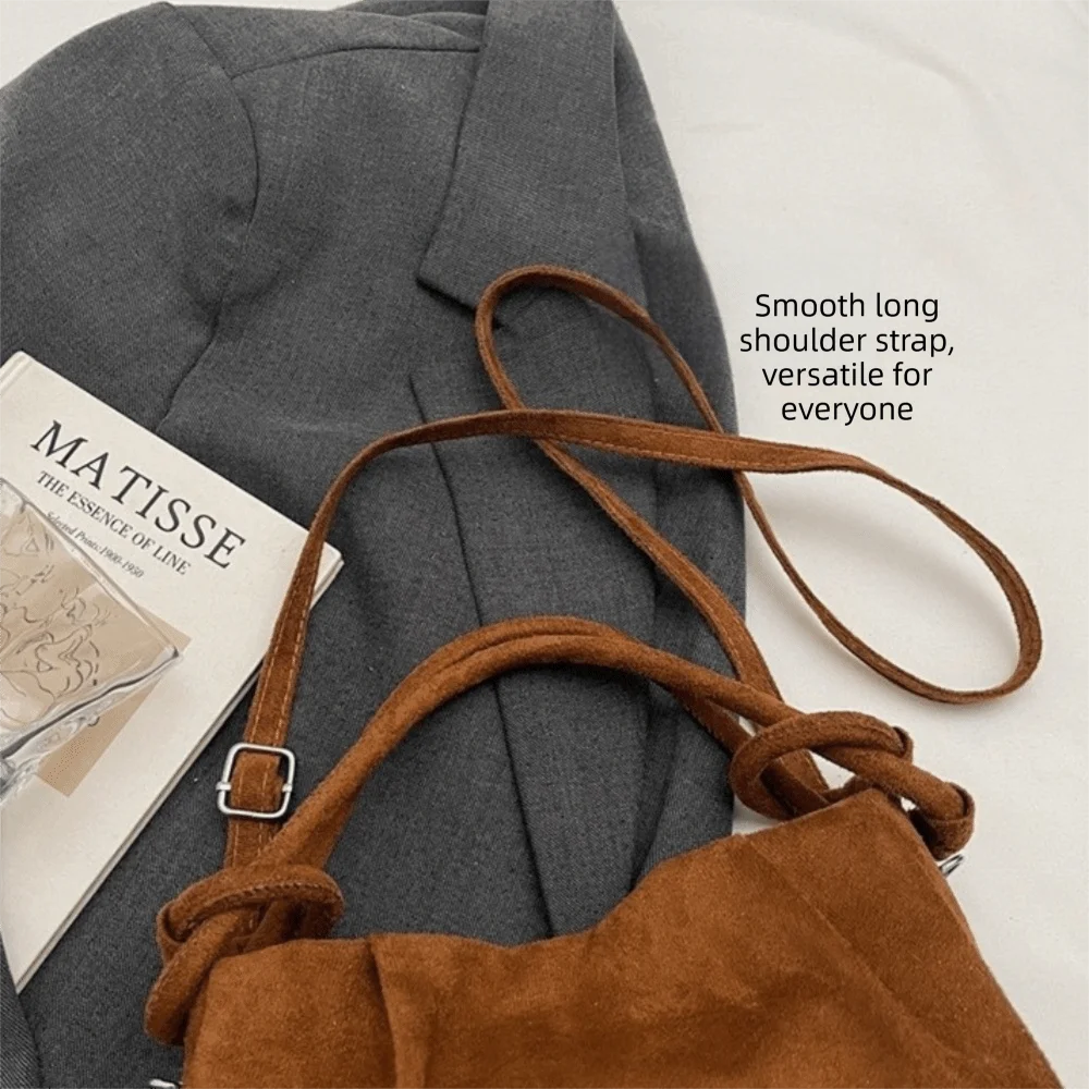 Retro-Stil Wildleder-Umhängetasche mit Magnetverschluss Weicher Griff Modische Handtasche mit Faltentextur Schultertasche für den Arbeitsweg – Detail 16