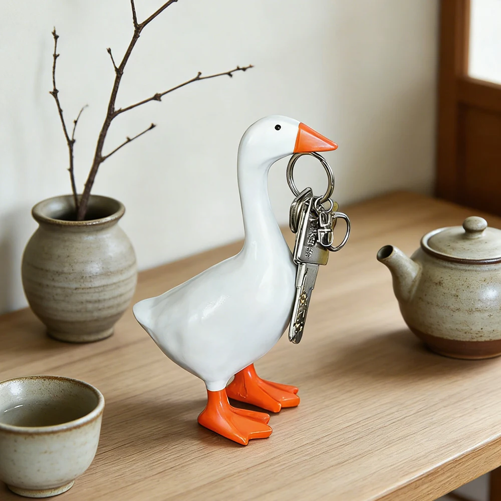 1Pc 자기력 있는 거위 열쇠고리 집 장식 조각품 사무실 책상 장식 레진 거위 오리 조각품 공구 걸이 집 선물