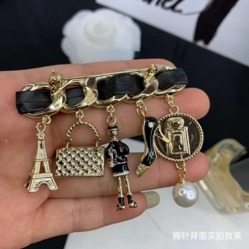 

High Quality Big Brand Designer Brooch Luxury Logo Cc Jewelry Logo Brooches Sheepskin Lanyard Tower Pendant Brooches for Women