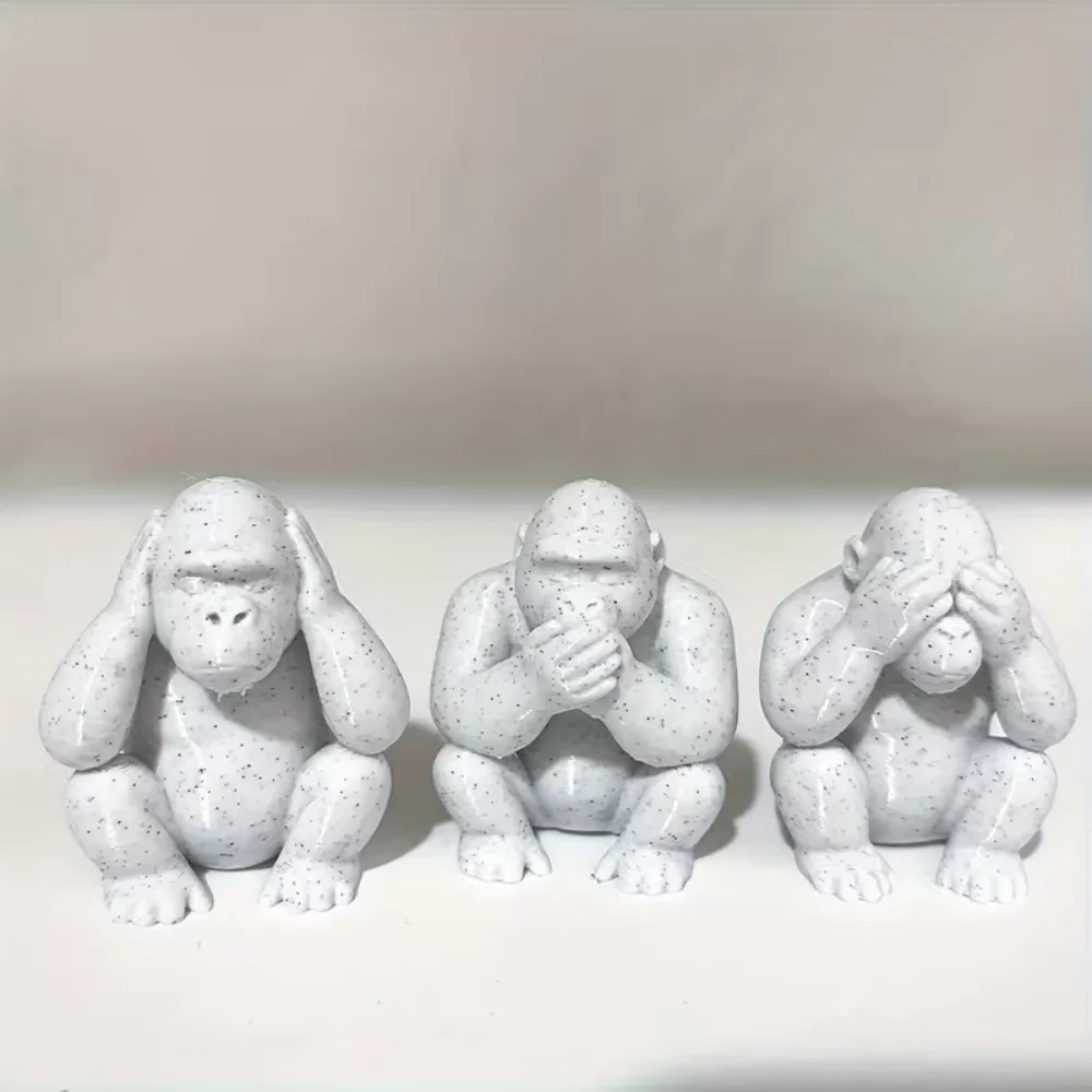 סט של 3 חתיכות של דמויות של שלושה קופים חדשות, במצב חצי-שקט, מכסה כל אחד מהשלושת החושים (אוזניים, פה, עיניים), לא מביט, לא שומע, לא מדבר, מתאים לסלון, לחדר שינה ולחדר אוכל - ראה, שומע, לא מדבר, קישוטי שולחן עבודה רעים, דמויות קופים, מתאים לקישוט חדר המגורים, נושא מרחב, אידיאלי לחג המולד, הלווין, פסח, האנוקה, חג הכרת תודה