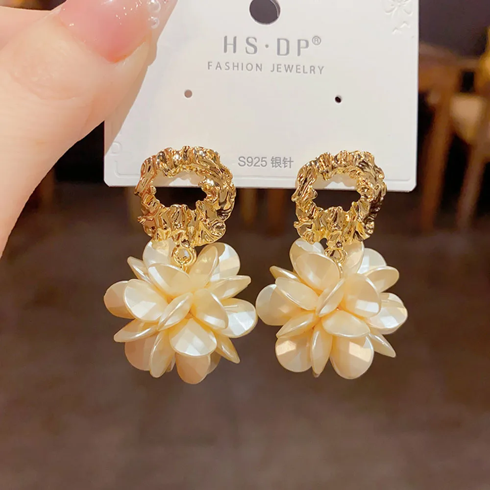 Elegant and Exquisite Acrylic Petal Pendant Earrings for Women New Classic Jewelry Unusual Earrings for Luxury Party Girls
