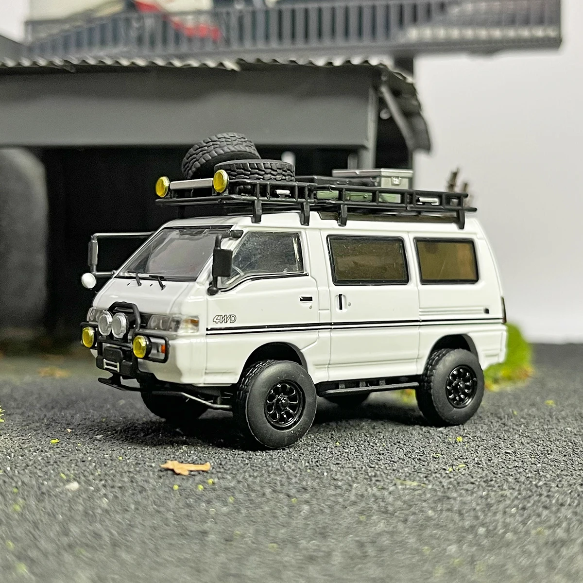 

Autobots 1/64 Delica van car Model