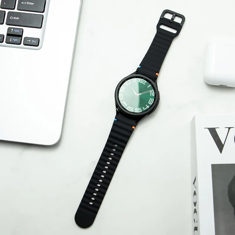 Premium Silicone Watch Strap - Versatile Fit, Sleek Design