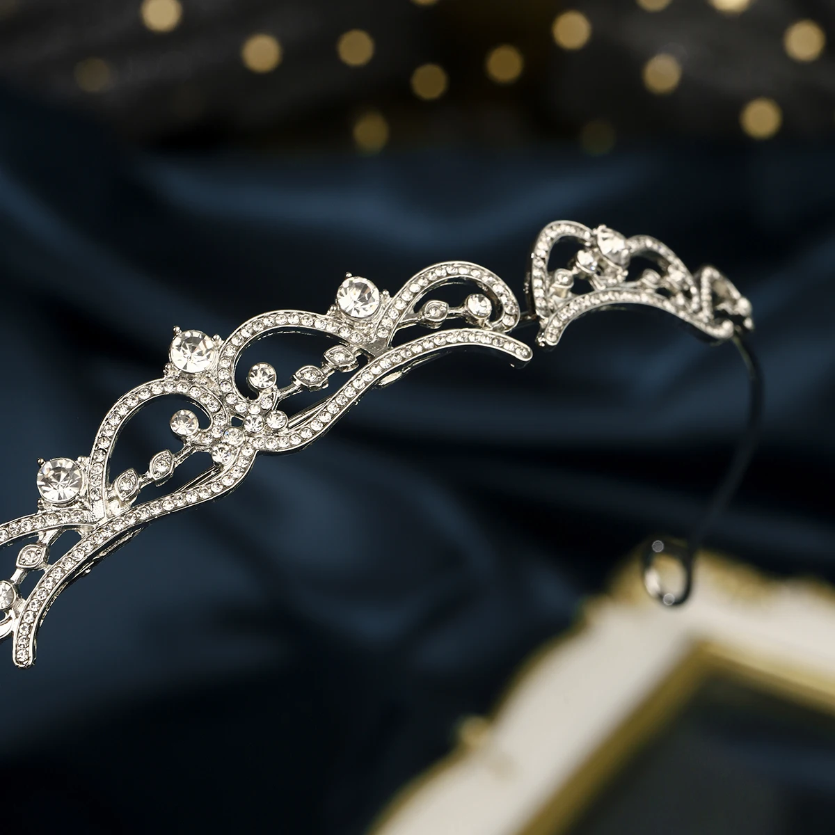Vintage Royal Queen Legierung Krone funkelnder Strass Schmuck Tiara Haarband Urlaub Party Haarschmuck als Geschenk – Detail 11