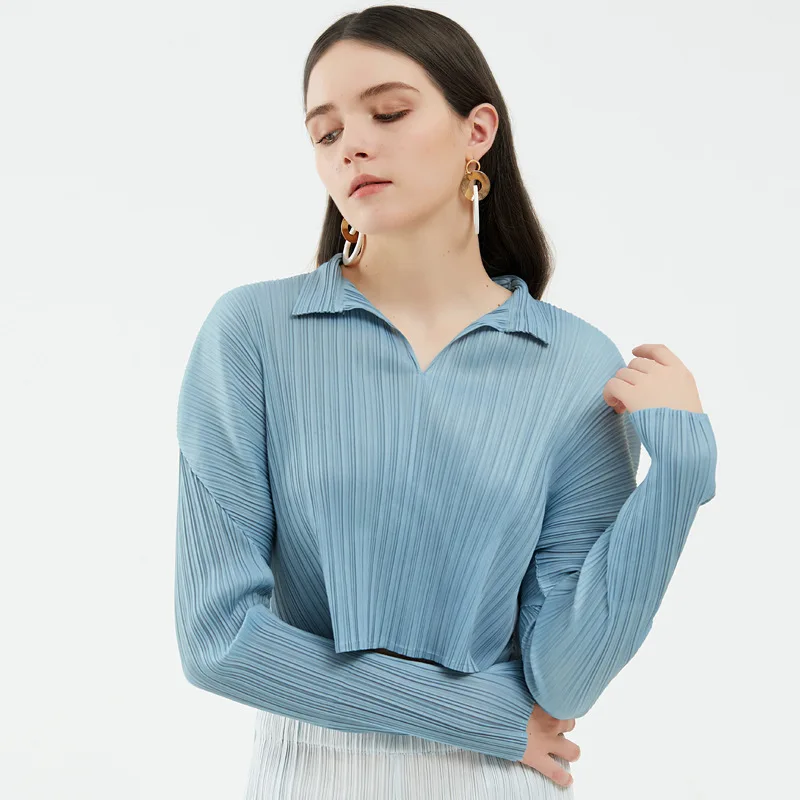 

2023 spring and summer new women's clothing design sense temperament fashion tops niche short navel long-sleeved t-shirt women