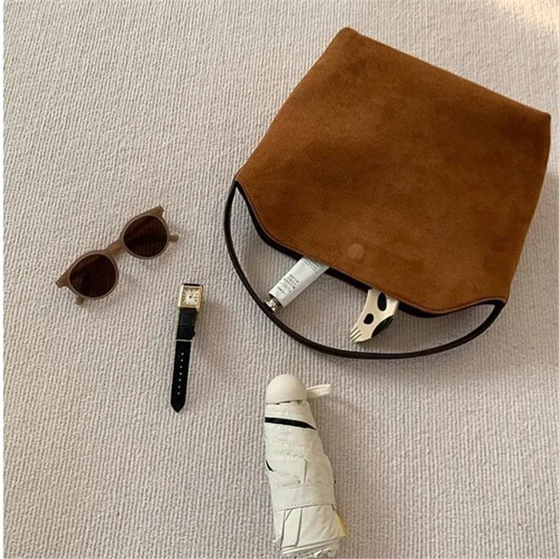 Retro Velvet Women's Bag, Splicing Handbag, Versatile Single Shoulder Armpit Bag with Magnetic Buckle Fashionable Matte Tote Bag