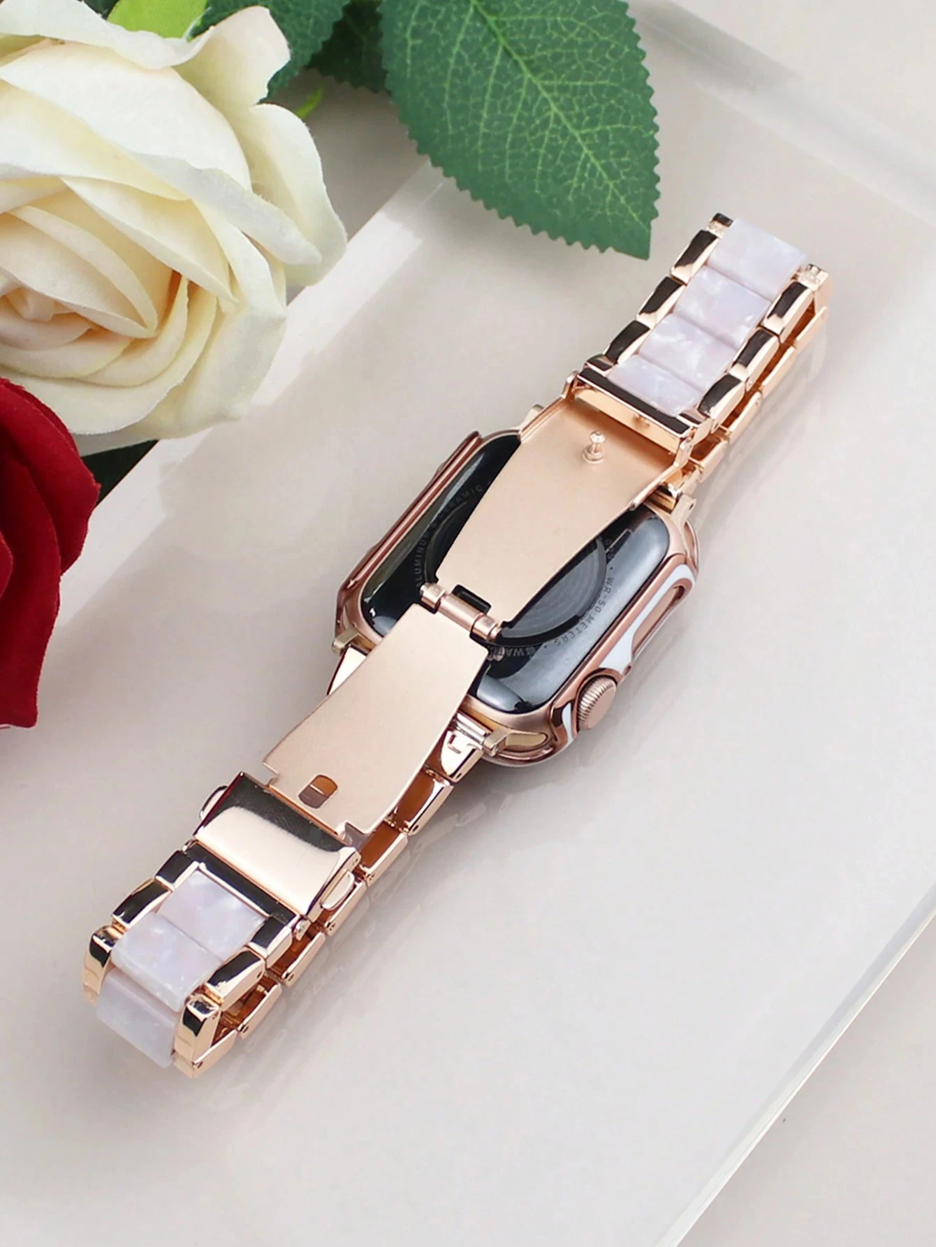 รูปสินค้า สายนาฬิกาเรซิ่นสีเงิน-ทอง สวยหรู ใส่กับ Apple Watch ได้ทุกรุ่น