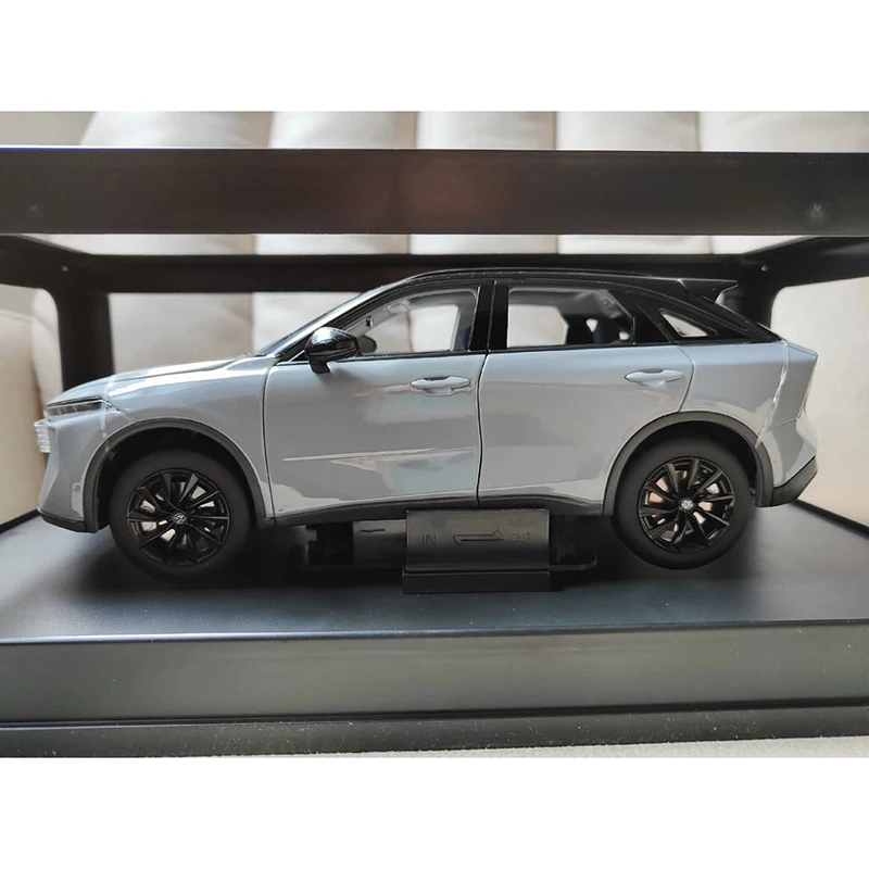 

DFAC VENUCIA V Коллекция моделей автомобилей из искусственного сплава, настольные украшения, новые подарки для взрослых, микромодель, украшение автомобиля, 1: 18