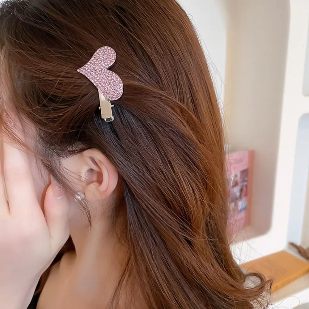 Description Picture 3 of itemMetal Rhinestone Heart Hair Clip Trendy Korean Style Crystal Pink Barrettes Y2k Hairpin Heart Hairpin Lady