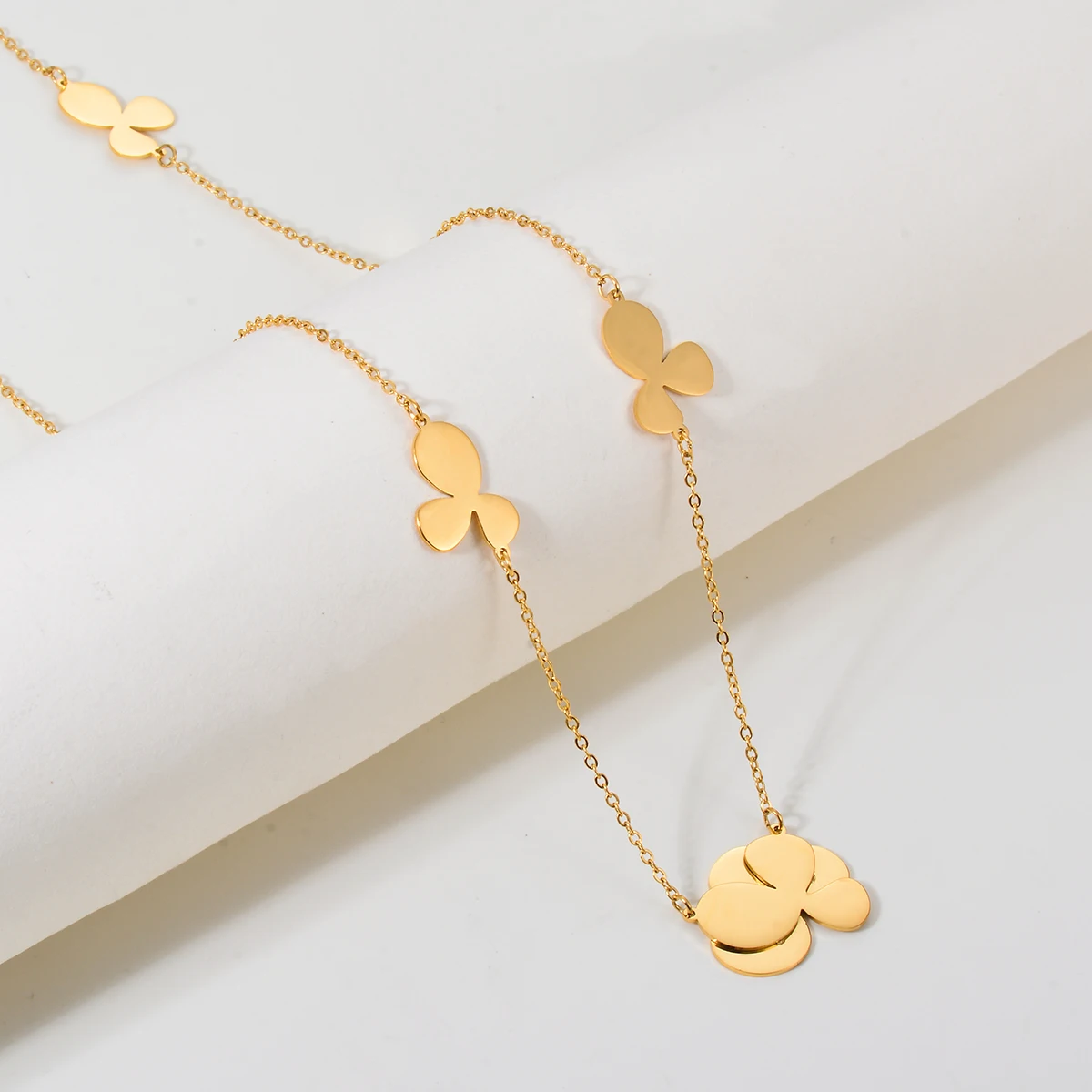 

Creative Metal Flower Charm Chain Necklace Stainless Steel Plant Design New Trendy Women Girls Jewelry Beach Wholesale