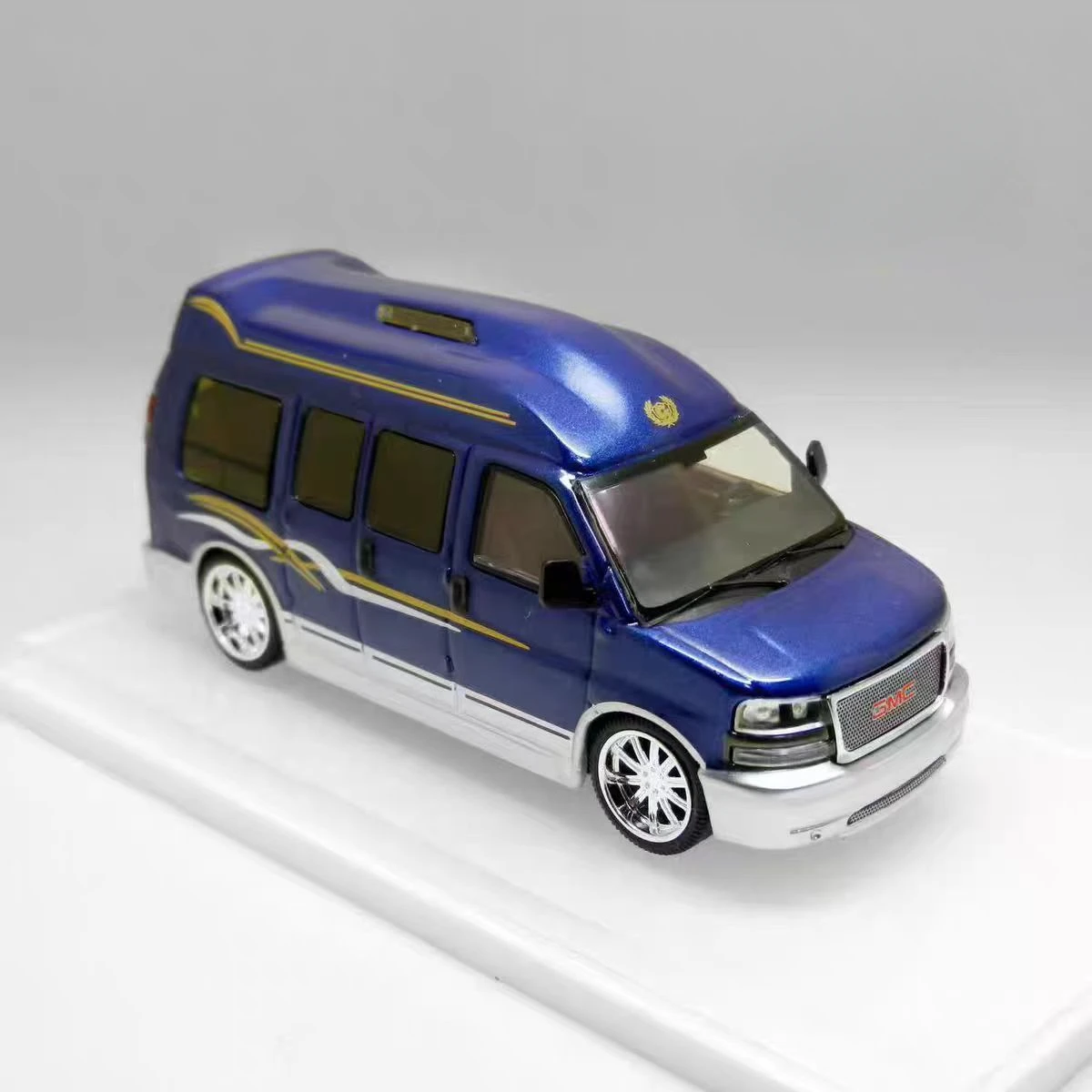 GOC 1/64 GMC SAVANA サバナ サバンナ 白 ホワイト アメ車 GOC 1:64