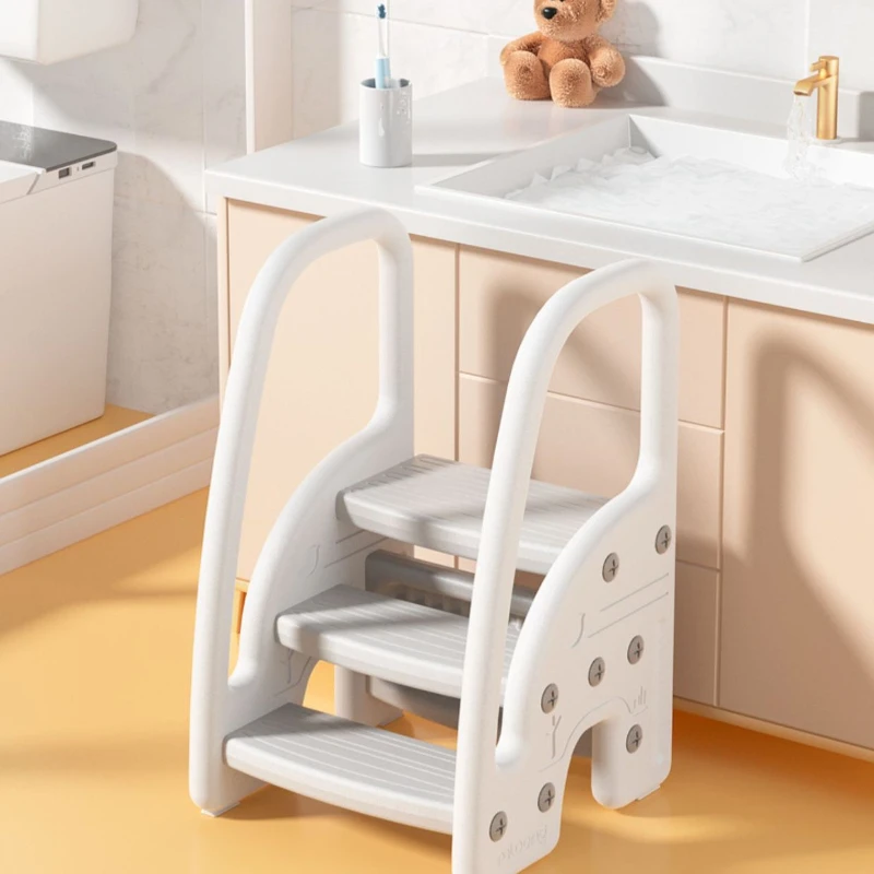 Space-Saving Foldable Step Stool 100KG Capacity Bathroom Helper Quick-Dry PP Material Three Steps Footstool