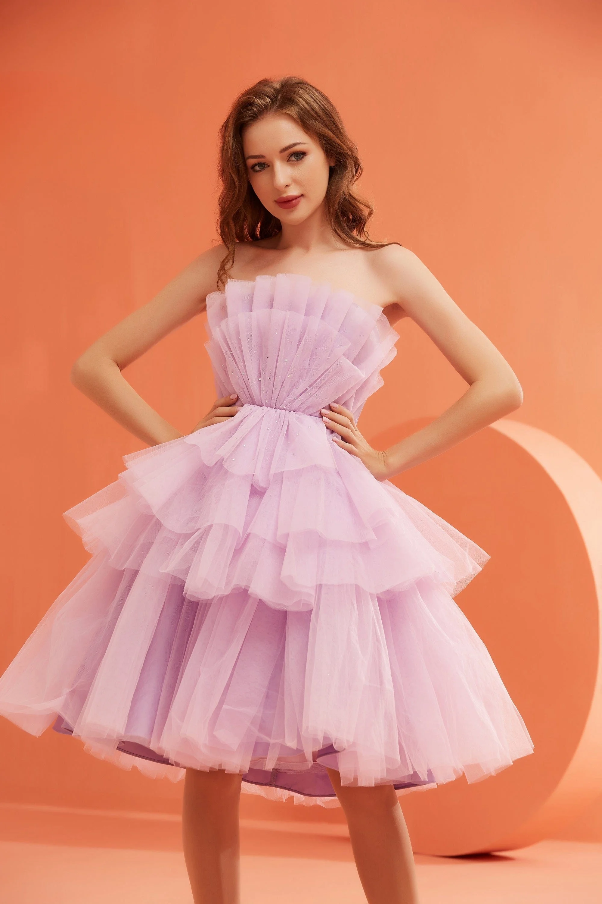 

Ruffle Tiered Tulle Knee-Length Prom Dress With Crystal Sequin Scalloped Neck Short Homecoming Ball Gown strapless Party Dresses