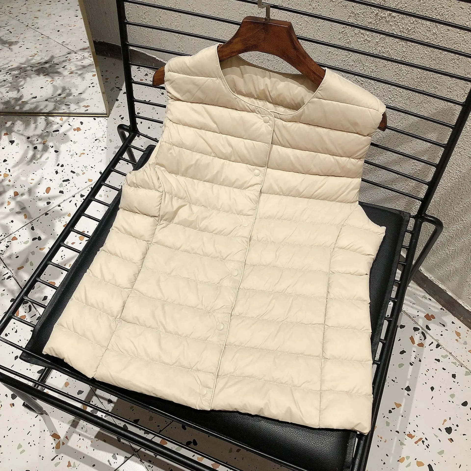 Women Spring Sleeveless Liner Duck Down Jacket 2023 New Autumn Winter Ultra Light 90% White Duck Down Female Vest Coats