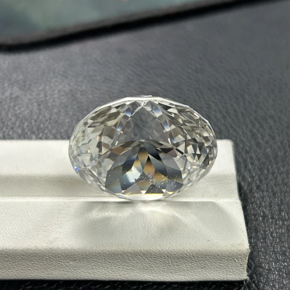 Meisidian Big Size 30mm 130 Carat Synthetic Clean White Sapphire Stone