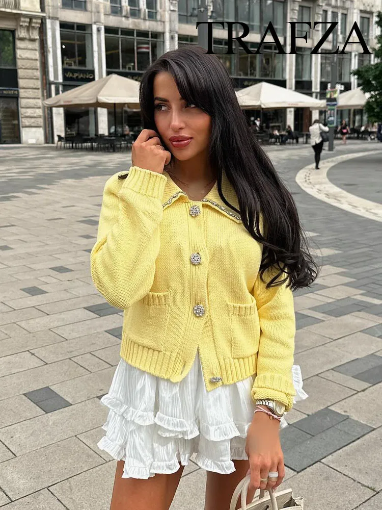 

Женский трикотажный кардиган с отложным воротником и длинными рукавами