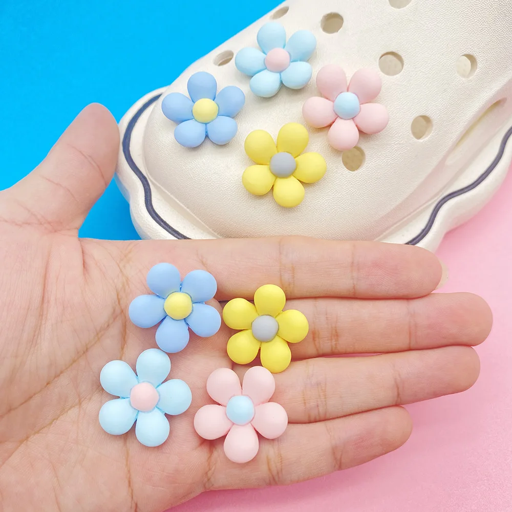 

New 4kinds of Cute Flowers Shoe Croc Charms for Clogs Sandals Decoration Shoe Accessories Charms for Girls Women Gifts