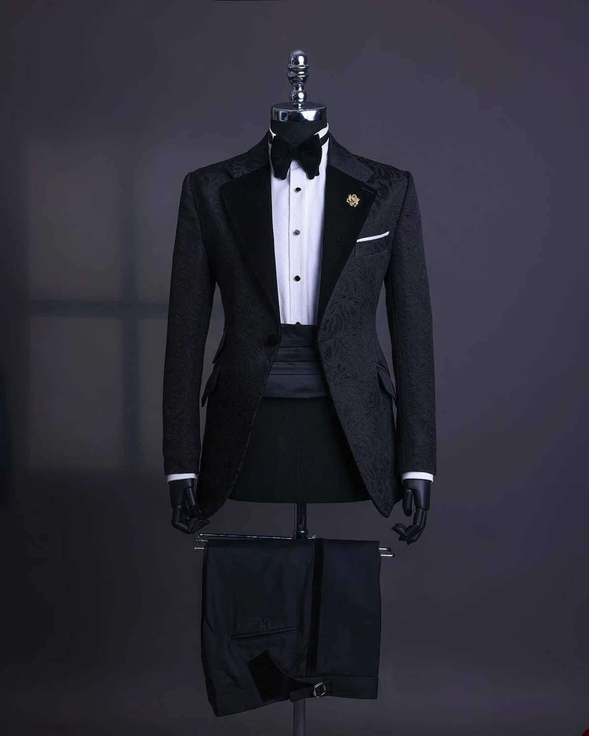 Luxury Jacquard Men's Suits Tailored 2 Pieces Blazer Pants Peaked Velvet Lapel One Button Wedding Slim Custom Made Plus Size