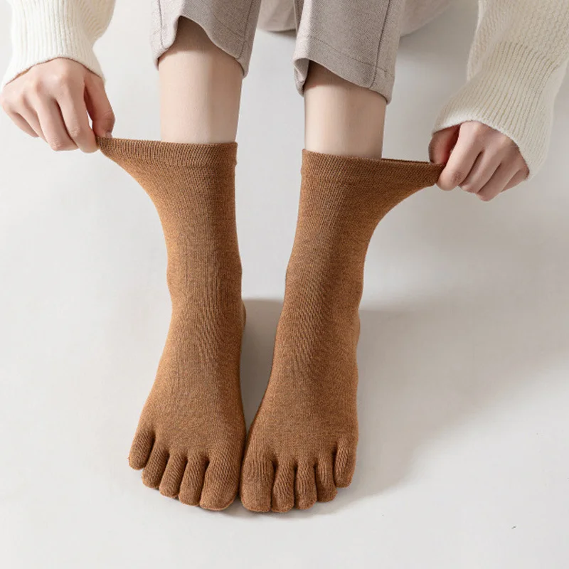 Calcetines de algodón orgánico con cinco dedos para mujer y niña, medias antideslizantes sólidas para Yoga, Pilates, Fitness, Harajuku, con dedos de los pies