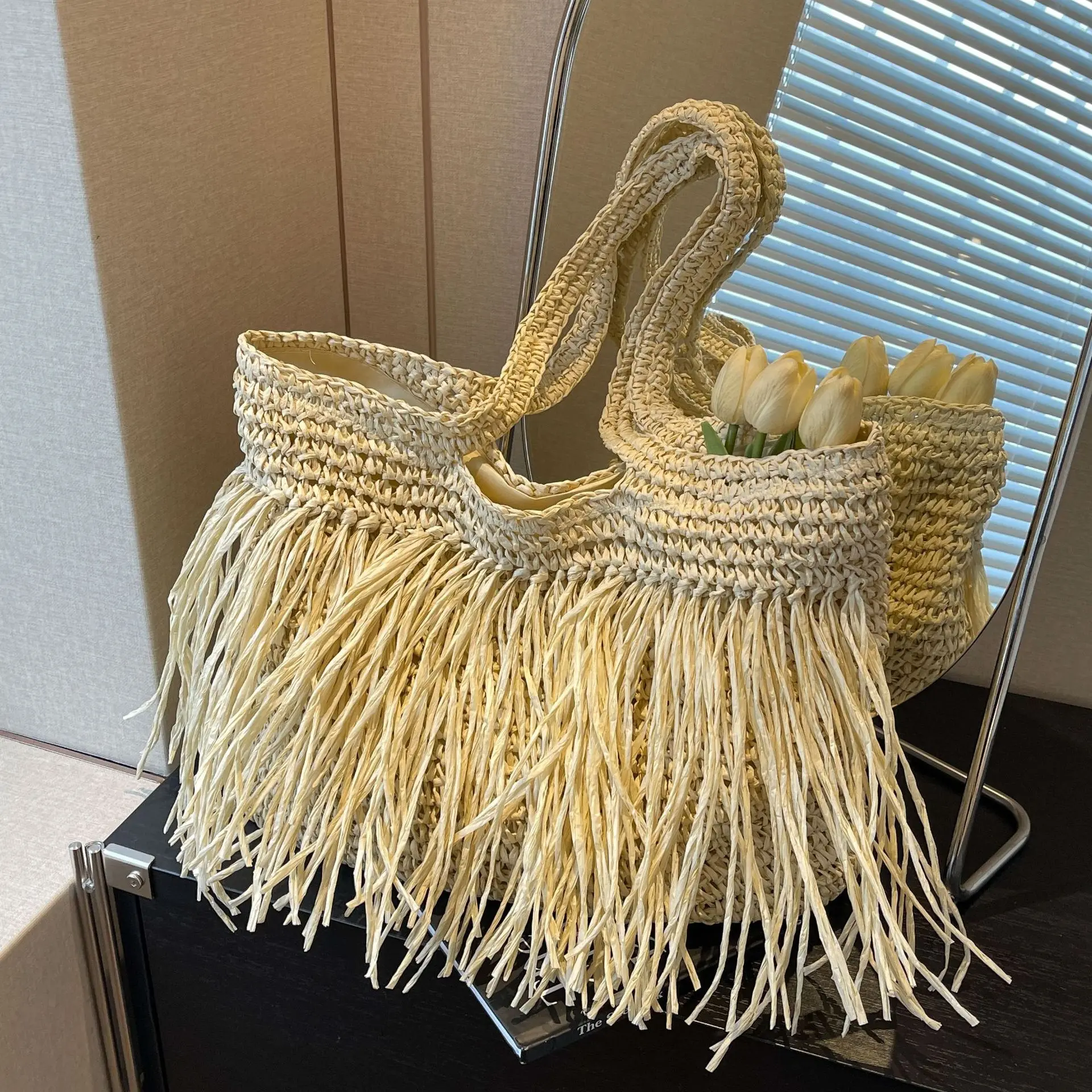 

Khaki Beige Straw Tassel Handbags For Women Fashion Hand-weave Large Capacity Tote Handbag Bohemia Beach Holiday Shoulder Bags