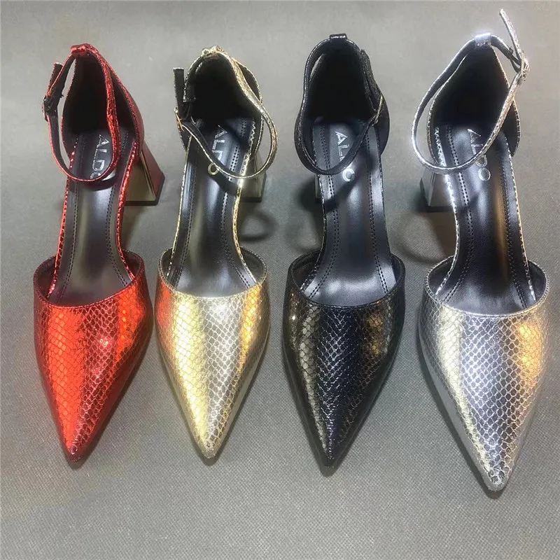 

Босоножки с острым носком на ранней весне, на толстом каблуке