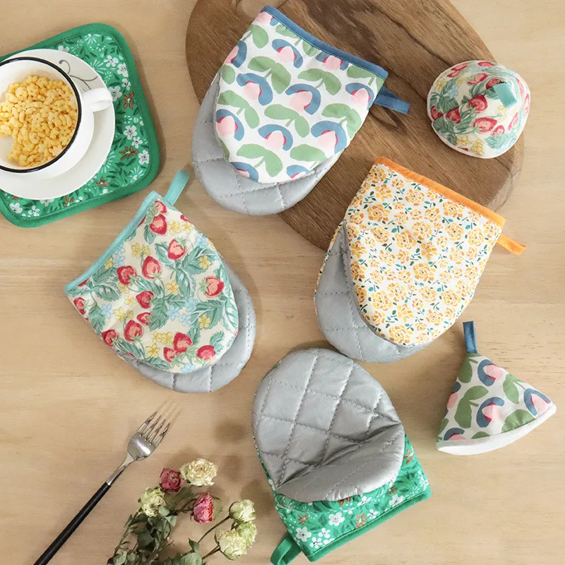 

1Pc Flower Printed Cotton Microwave Oven Glove Kitchen Baking Tool Heat Insulation Pad Pot Cap Party Gift