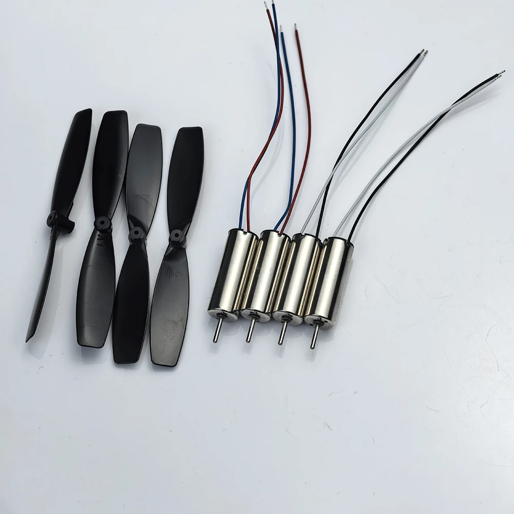 Lot de 4 moteurs sans noyau 720 7x20mm + hélices pour drone RC 3-3.7V 50000RPM