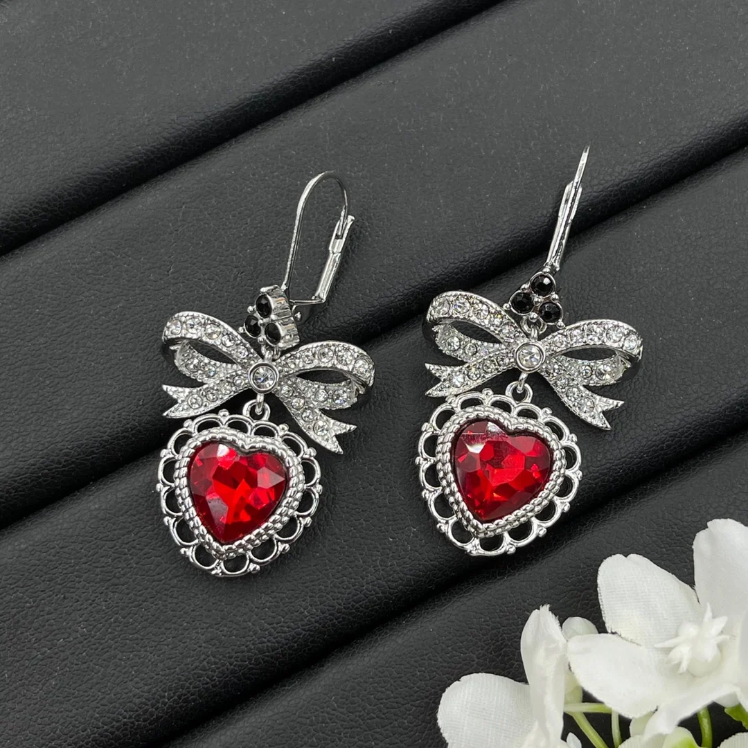 

Heart shaped crystal elegant temperament, love and personality versatile earrings