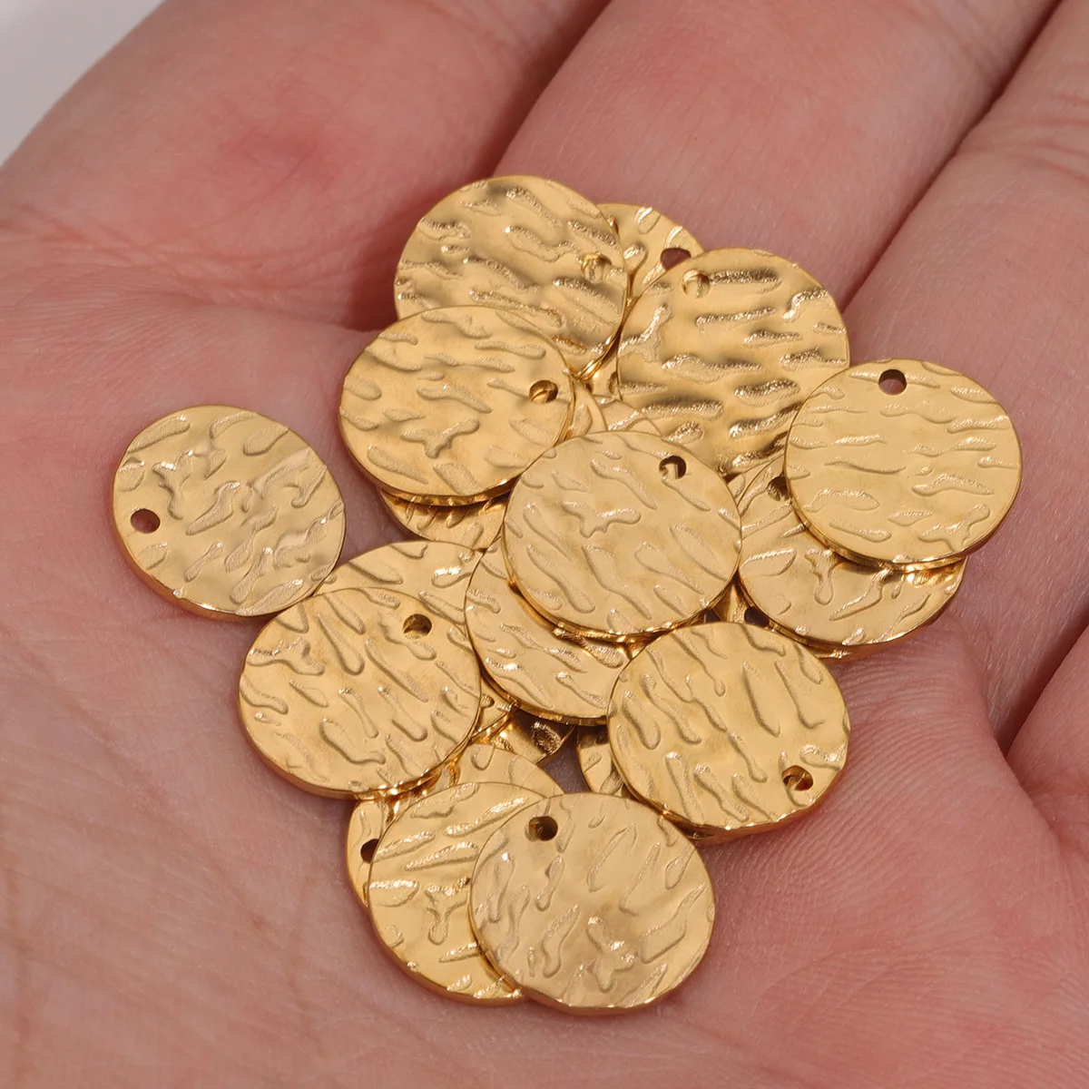 Stainless Steel Embossed Round Piece DIY Jewelry Piece Pendant Single Hole Tag Bracelet Necklace Accessories 2