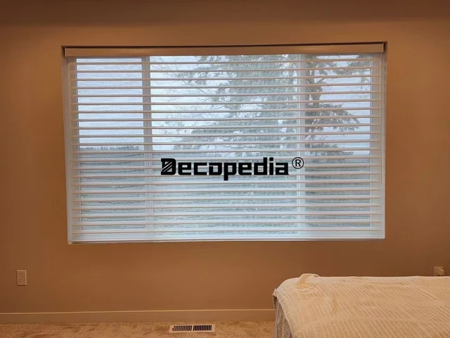 ม่านม้วนโปร่งแสงแบบสามชั้น Smart Sheer Shades พร้อมมอเตอร์สำหรับหน้าต่างห้องนั่งเล่น 1