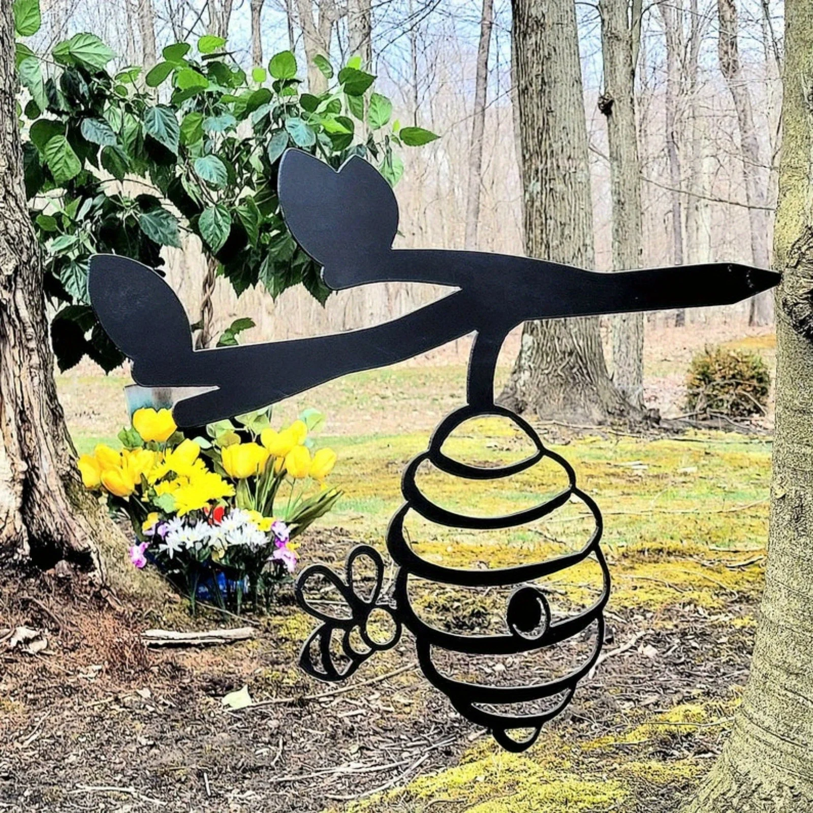 Metal Beehive Garden Stake-Art Deco Style Animal Theme Decor, Honey Bee Yard Art, Outdoor Lawn Ornament, Nature-Inspired Gift