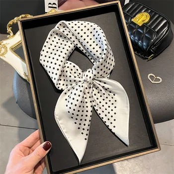 Sciarpa quadrata con scialle con stampa a pois di lusso per le donne Involucri in raso Fazzoletto da collo Fasce per capelli femminili Fascia per capelli Bandana 70X70CM 1