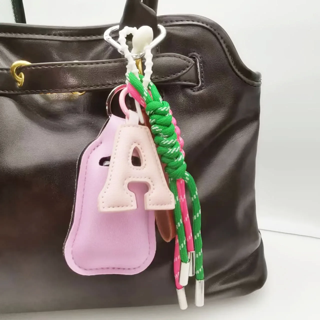 Elegant Alphabet Pendant Charm for Bags and Accessories - Stylish Keychain and Decoration for Handbags, Purses, and Backpacks