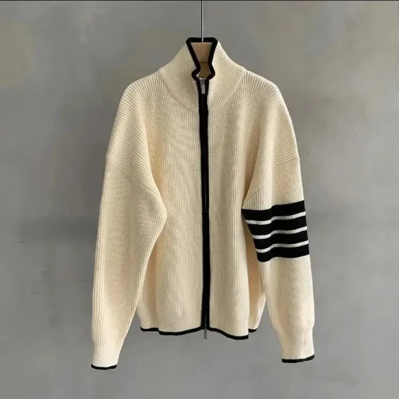 Рисунок 5 - Мужской шерстяной кардиган в полоску