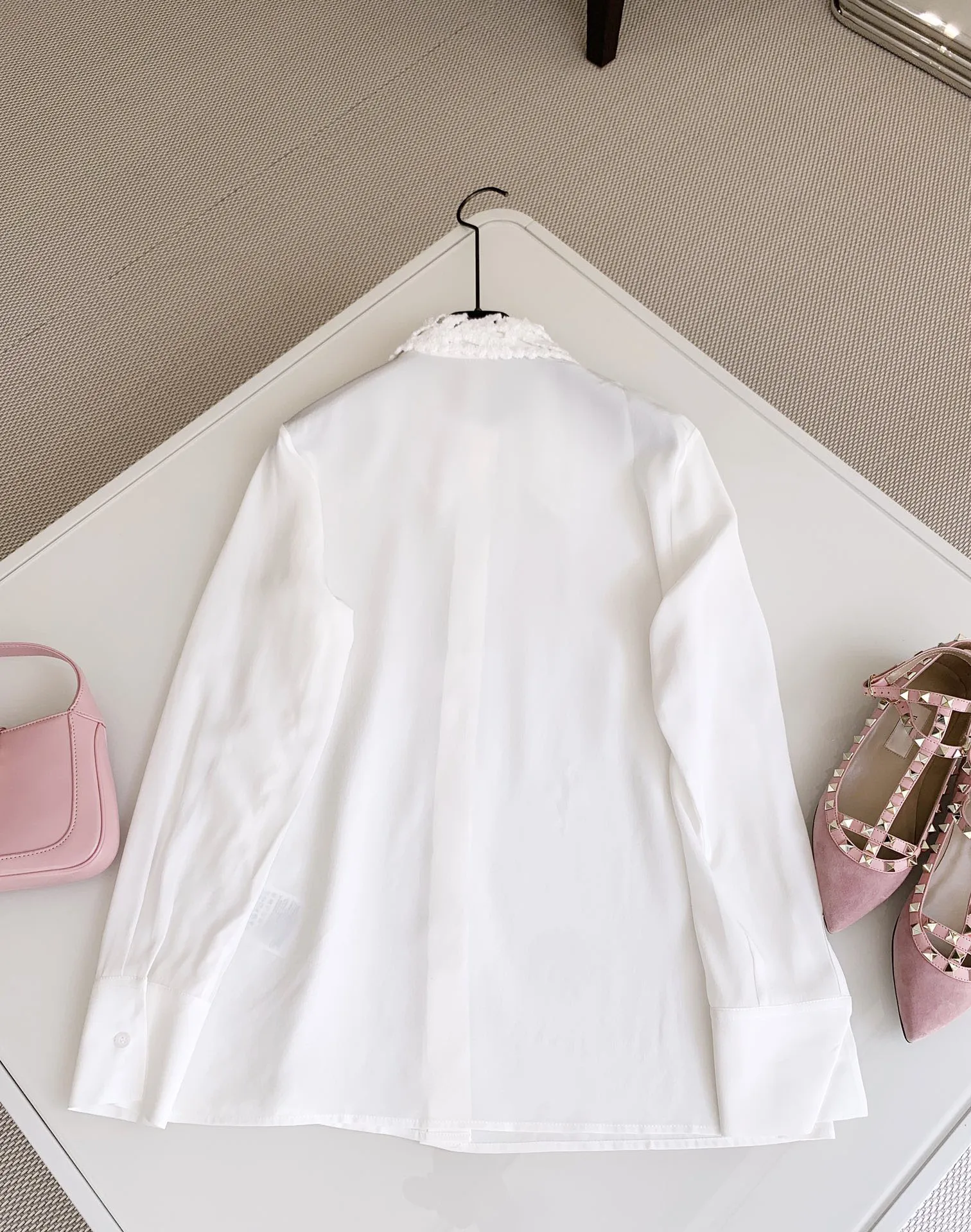 Рисунок 2 - Шелковая рубашка с ажурным воротником