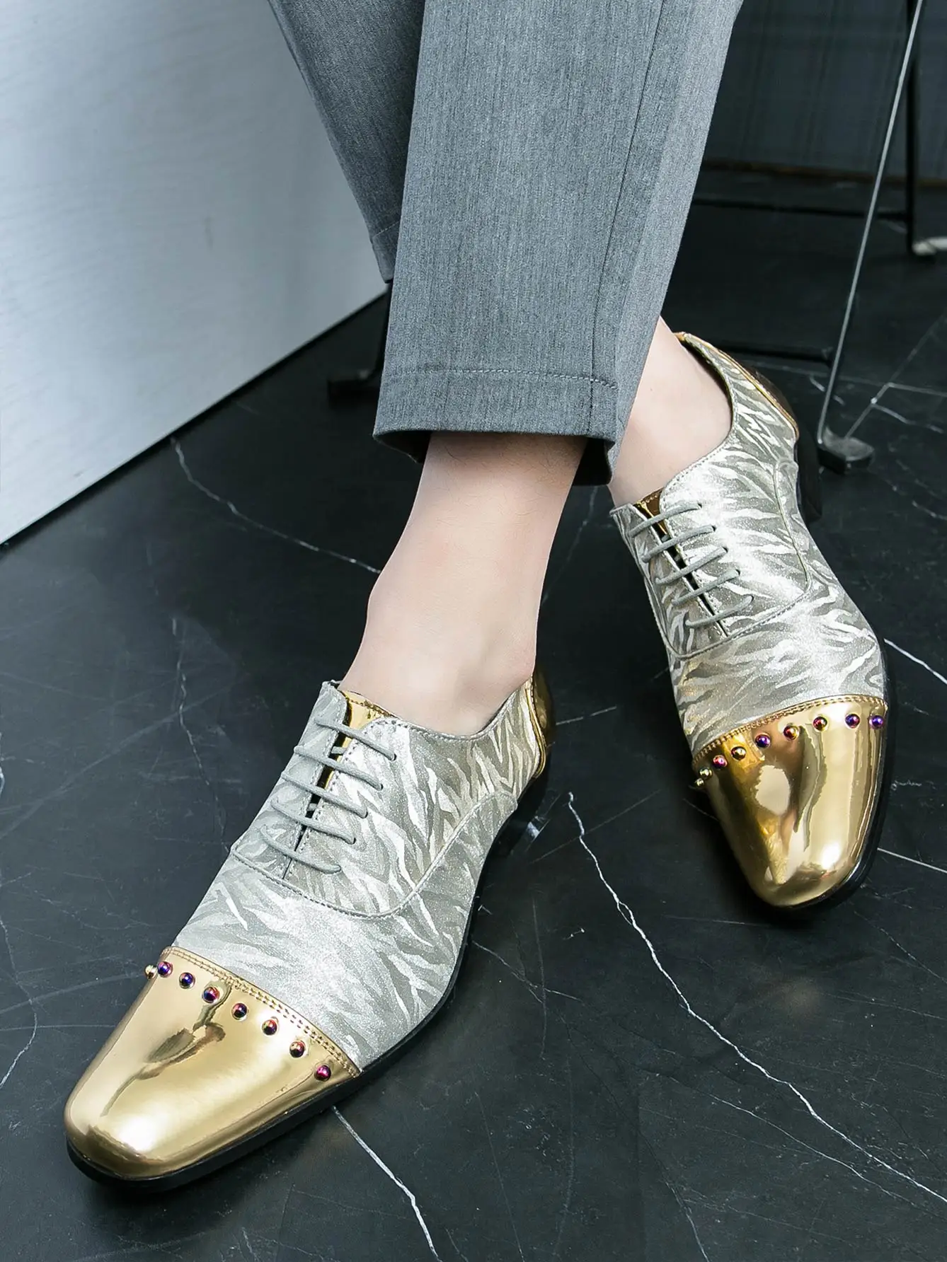 Рисунок 5 - Туфли мужские серебристые с острым носком