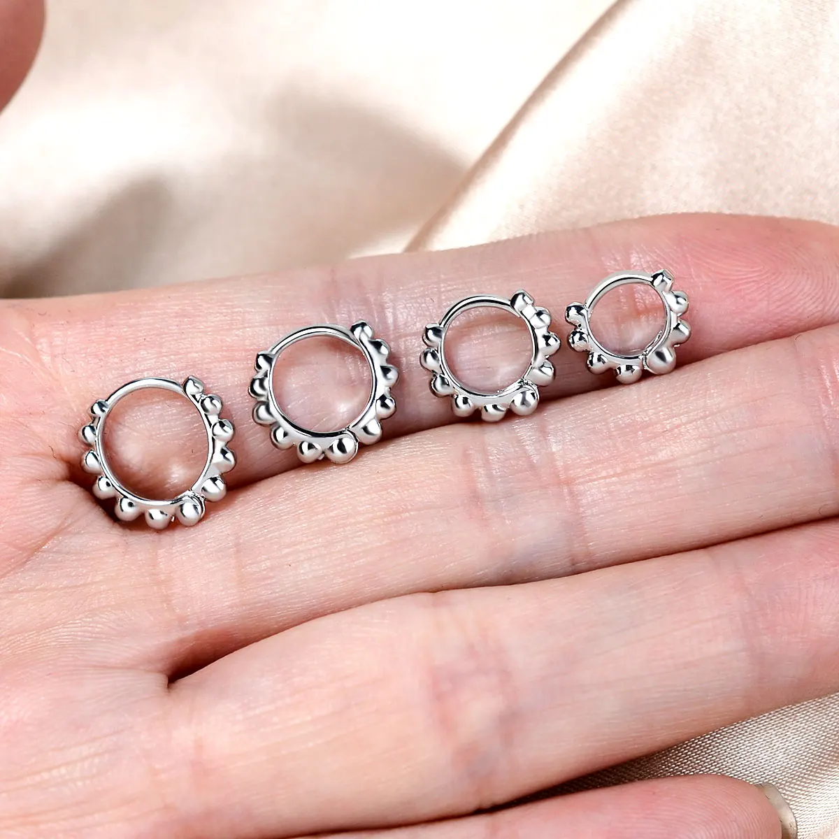 2PC 6/7/8/9mm Tiny Perlen Hoop Ohrringe Für Frauen Punk Party Schmuck Trendy Gold/silber Farbe Metall Huggie Ohrringe Pendientes – Detail 15
