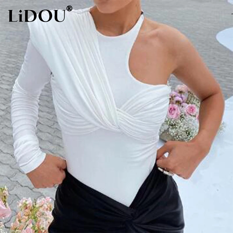 

Summer 2022 White Black One Shoulder Hollow Out Folds Slim Casual Rompers Women Backless Beach Holiday Playsuits Female Clothing