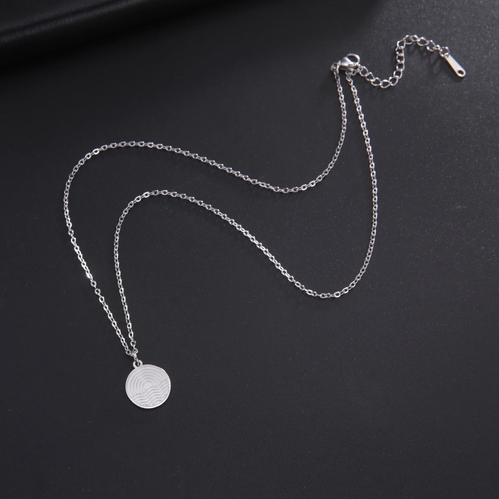 Skyrim Sonnen untergang Scheibe runde Anhänger Halskette Frauen Edelstahl Gold Farbe Schlüsselbein Kette Sonne und Meer Schmuck Geburtstags geschenk – Detail 10