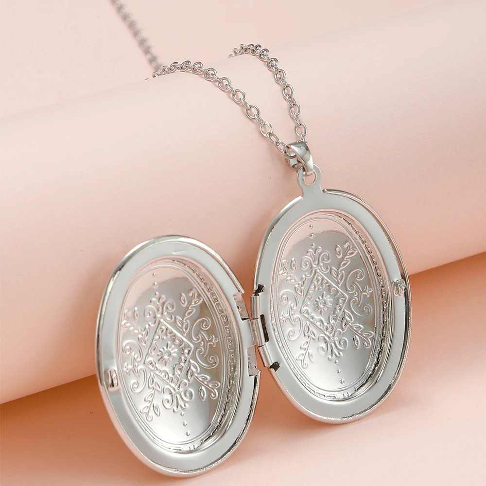New Oval Carved Necklace Romantic Vintage Jewelry Pendant Keepsake Collar For Women Men