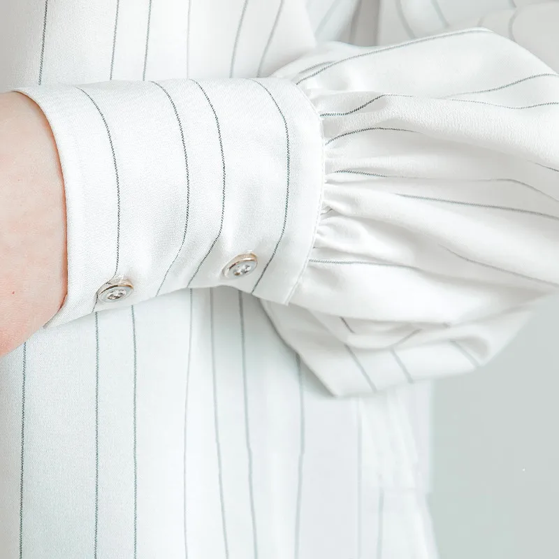 Рисунок 5 - Полосатая белая женская рубашка