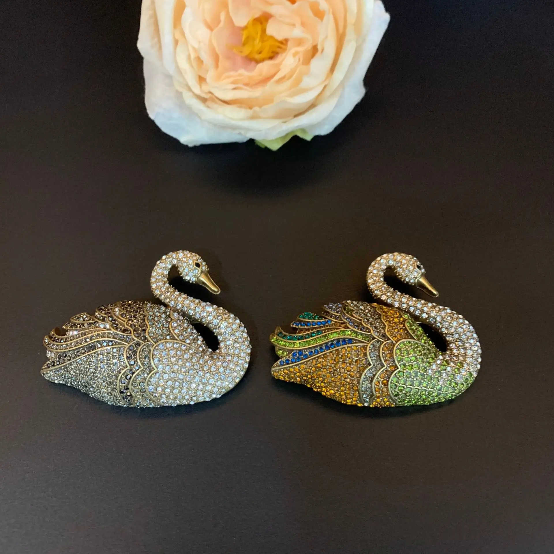 Personalized palace style swan brooch