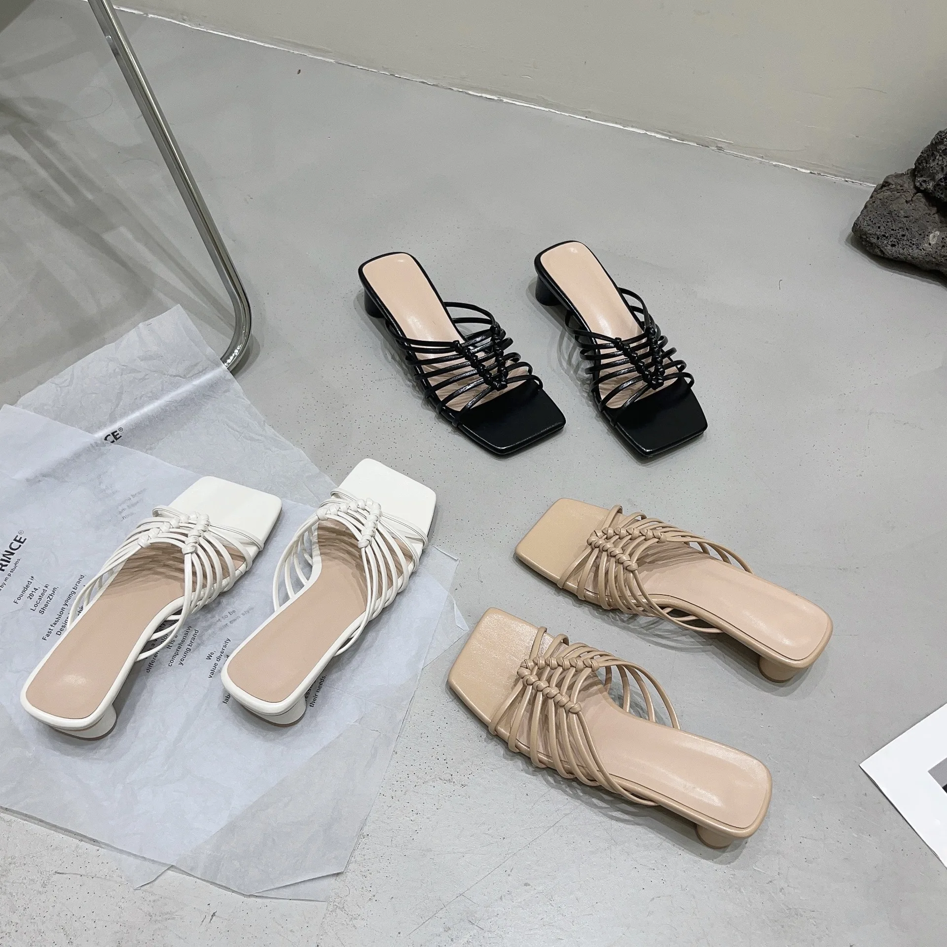 

Шлепанцы женские на квадратном каблуке, роскошные мягкие тапочки, квадратный каблук, перекрестная шнуровка, дизайнерская обувь, лето 2023