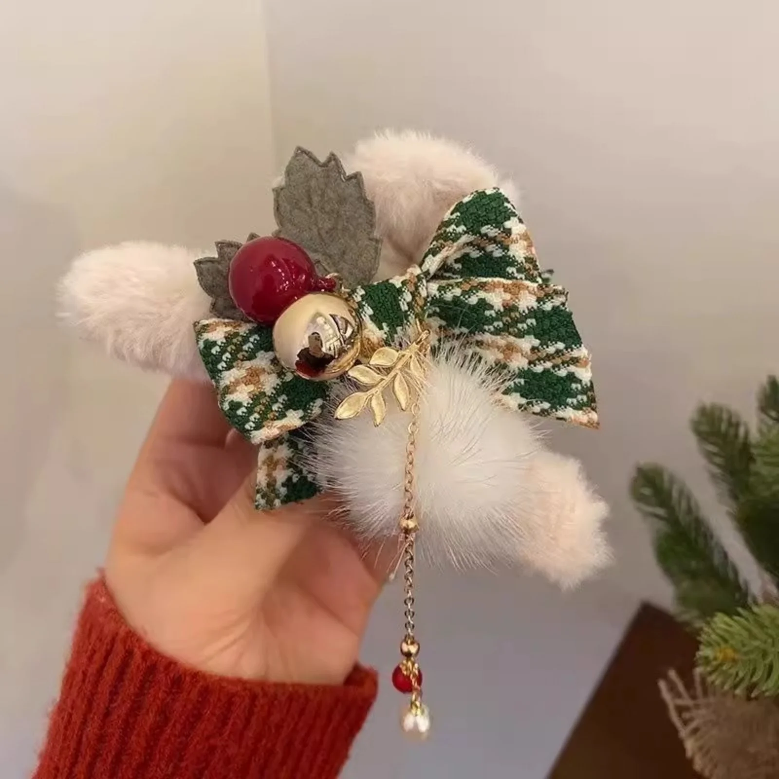 1PC Christmas Plush Hair Clips Set: Festive Bow&Bell Details, Fluffy Pom - Pom Design, Cute Hair Accessories For Holiday Parties