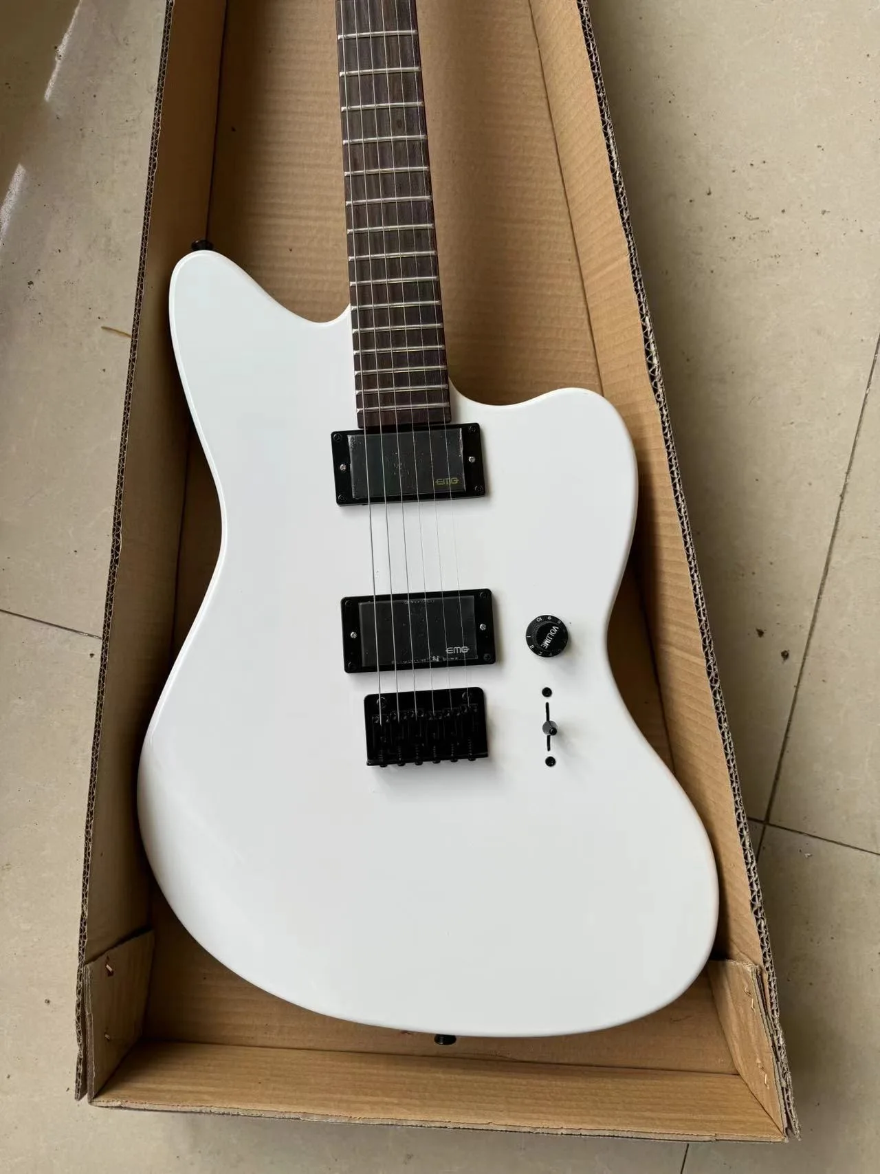 White Jazzmaster 6 Corde Chitarra Elettrica Corpo In Tiglio Emg Pickup Senza Intarsi Finitura Lucida Consegna Gratuita