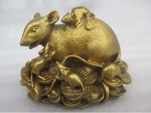 

China's rare old manual hammer rat, copper statue of five mice carrying goods metal handicraft