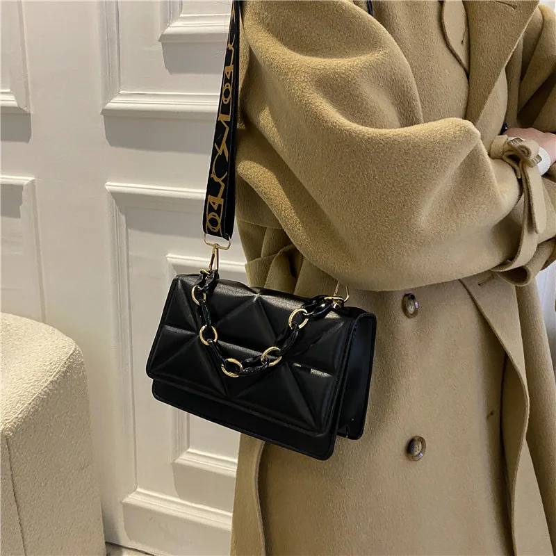 This year's popular women's bags 2023 new quilted chain bag lock texture small square bag simple shoulder bag crossbody bag