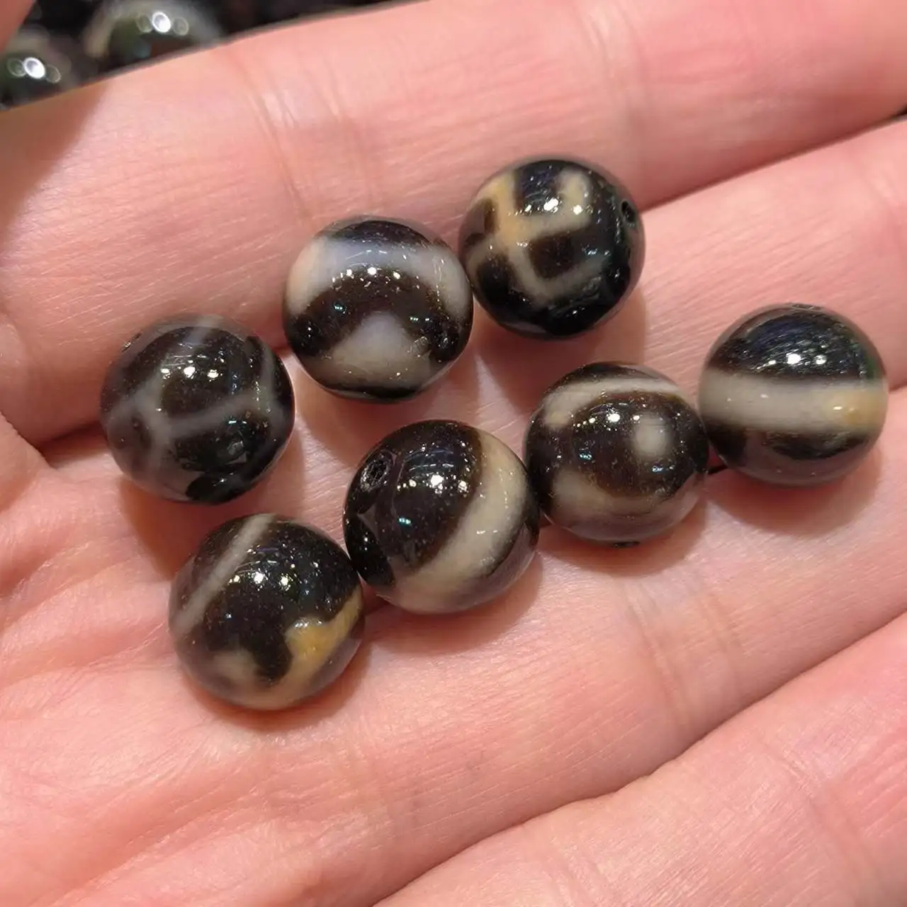 

50pcs/lot natural multiple pattern old agate dzi wholesale Black gold 10mm Weathering lines Accessories jewelry Rare breeds diy
