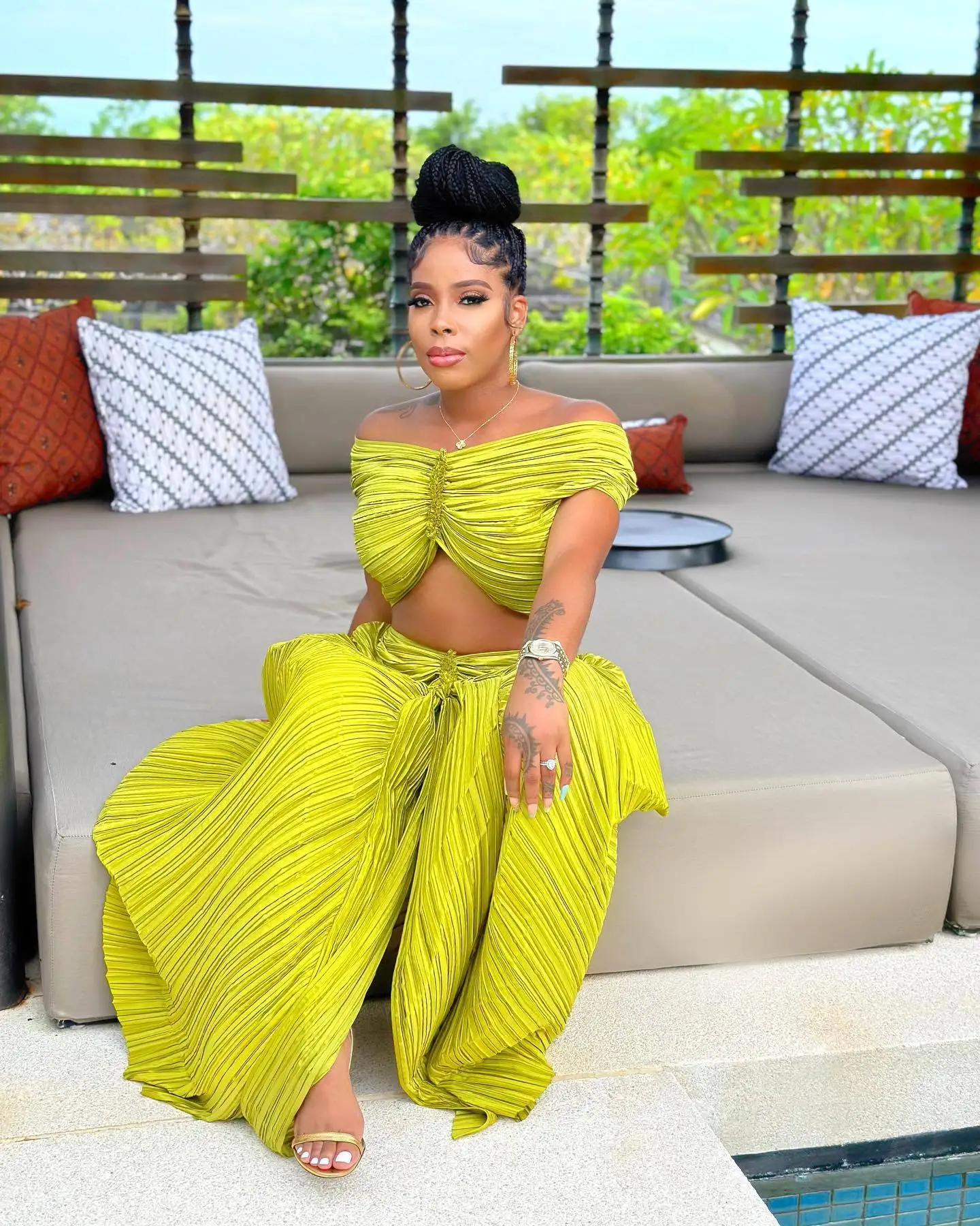 

Fashion Pleated Women's Set Off Shoulder Pleated Short Top and High Split Slim Fit Long Dress 2023 Summer Street Apparel
