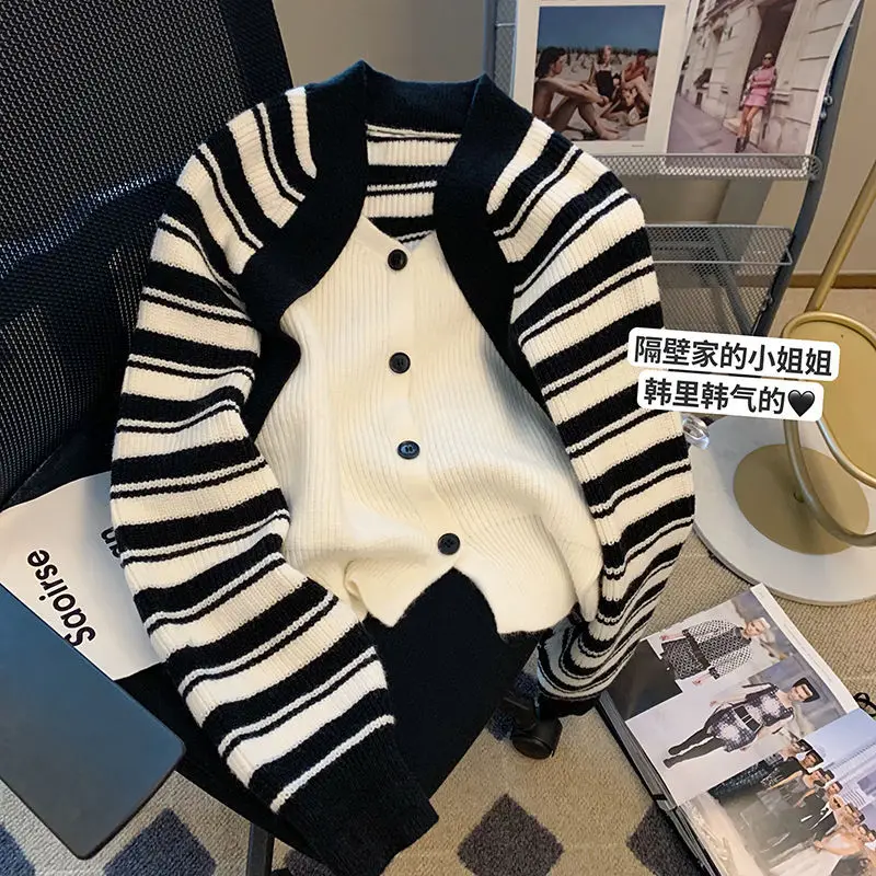 

Design Sense Stripe Spliced Knitted Cardigan Women's Autumn New Style, Unique and Foreign Style Short Sweater